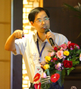 趙國春教授在一個於北京舉辦的國際研討會上發表報告。